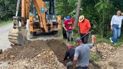 CORAMON instala válvula en el Kilómetro 103 para mejorar el suministro de agua potable en Cañabon