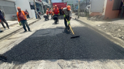 CORAMON refuerza trabajos de bacheo y pavimentación en Bonao